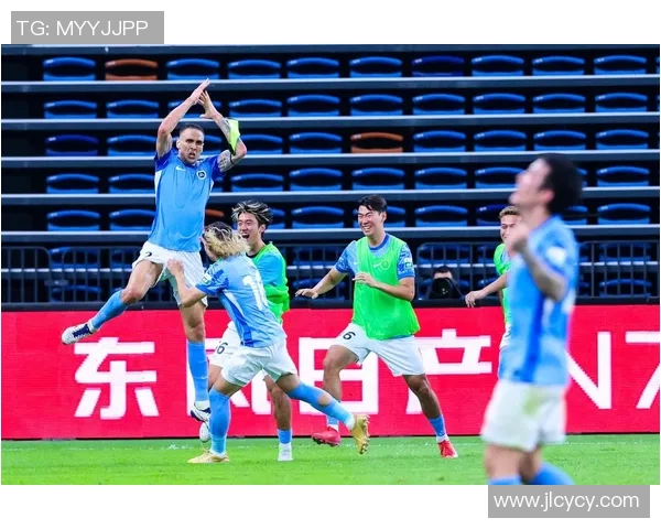 上海申花迎战辽宁开新期待精彩对决展现足球魅力与激情的较量 上海申花迎战辽宁开新期待精彩对决展现足球魅力与激情的较量